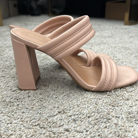 Pink heels - Picture 2 of 2